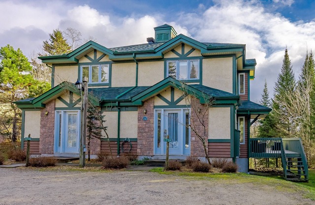 Mont Tremblant Hideaway - Three Bedroom Unit - Ski, Bike and Golf!