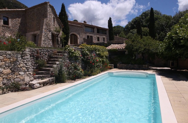 Montbrun - Large estate (house + gite) with swimming pool and view of Mt ventoux