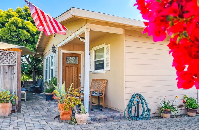 Monterey Co. Bungalow Near the Ocean - 2 Free Aquarium Passes Included!