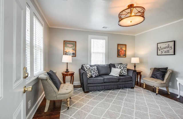 Month to Month Furnished Cottage in Woodbine