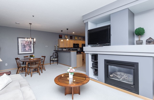 Month-to-month Living In A Beautifully Furnished Rochester Townhome