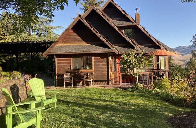 Monthly rental offering privacy and views near Ashland Plaza.