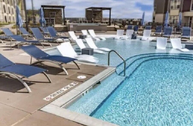Monthly Stays Luxe Des Peres Suite with Complimentary Starbucks Onsite!