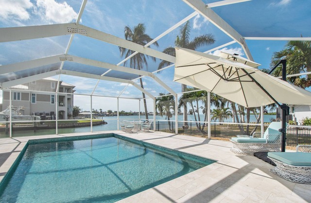 "Monthtly Special" Home w/Bay View Isles Of Capri, Naples & Marco Island area