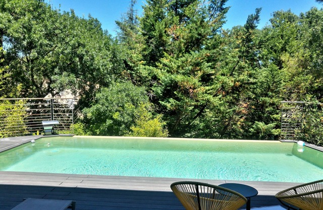 Montpellier: contemporary house with pool