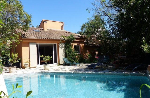 Montpellier villa with pool 10 minutes from the city center 8 km from the beach.