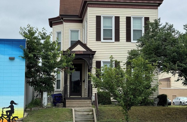 Monument House, Near Spooky Nook , Heart of Hamilton,Oh private parking , Slps 8
