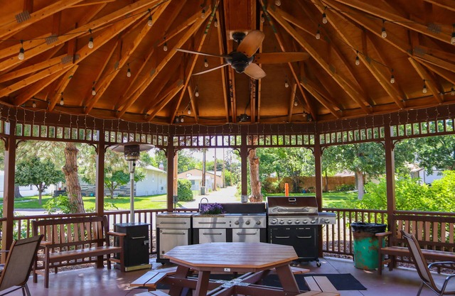 Monument Inn & Suites