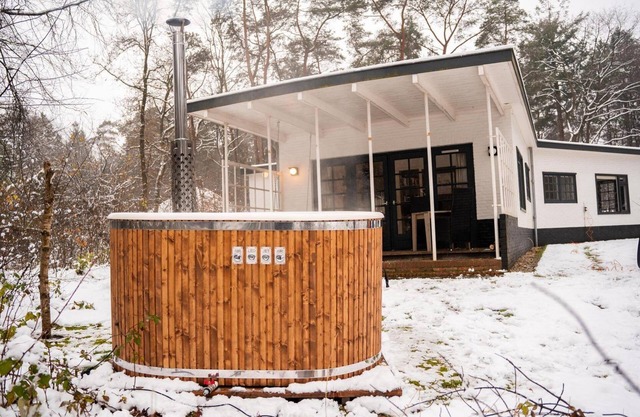 Monumental 2-person bungalow, built under the architecture of the Amsterdam School with special details.