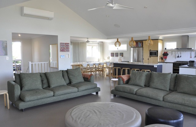 Moore River Retreat nFabulous views of the Moore River and bushland!