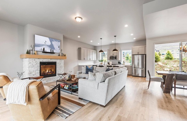 Moose Mgmt at Deer Springs 12754: Dogs Welcome-Pvt Hot Tub-Lake & Mountain Views