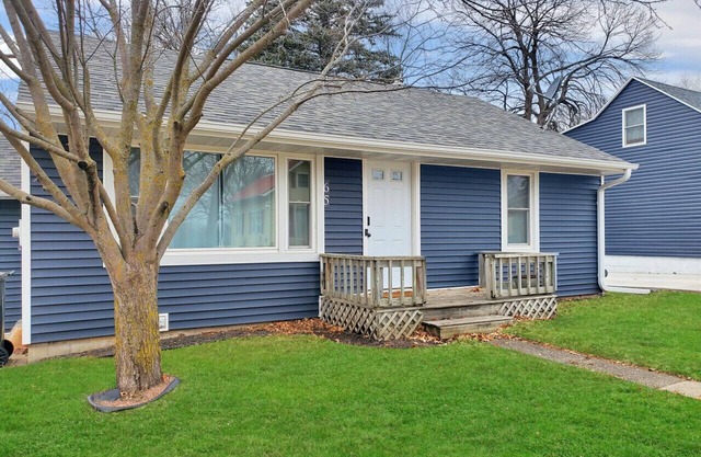 Morning View Cottage at the Lake - Cute Cottage with Lake Views in the heart of Arnolds Park