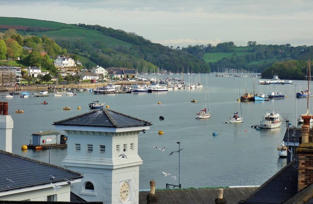 Morocco House, amazing views river Dart sleeps 6 amenities close, ferry, train