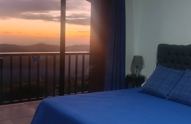 Morpho Cabin at Alta Vista Monteverde Farm (Amazing View)