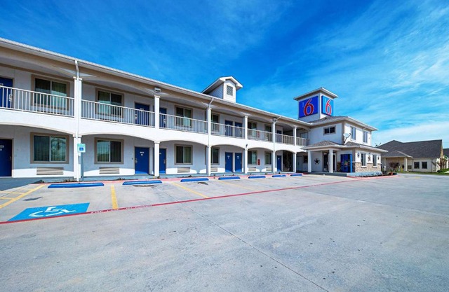 Motel 6-Rhome, TX