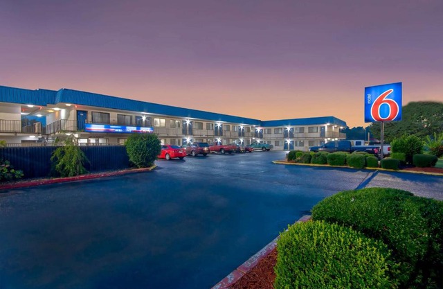 Motel 6-Russellville, AR