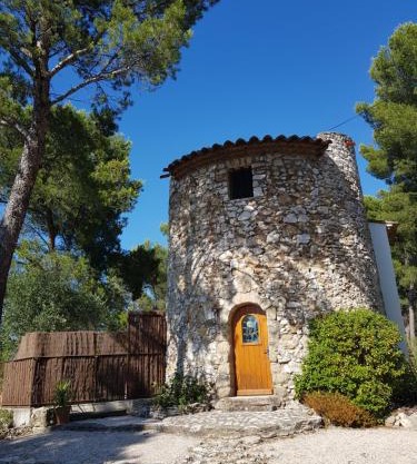 Moulin Rouge Provençal Suite Premium avec jacuzzi extérieur