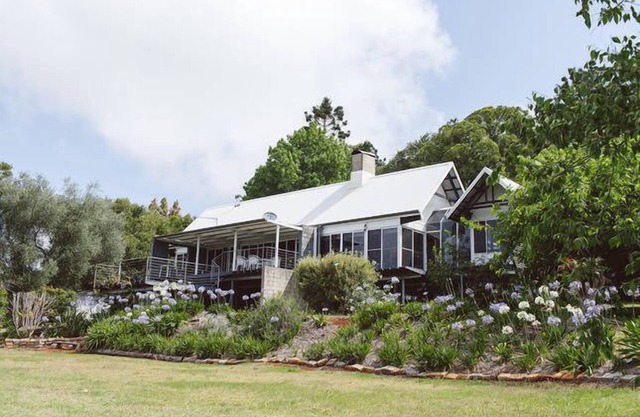Mount Tamborine Retreat - A Touch of Luxury Surrounded by Forest