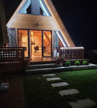 Mountain A-Frame Resort , com Avram Iancu
