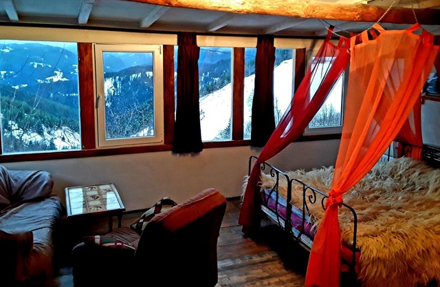 Mountain art suite.View from rooms is breathtaking. Very beautiful and quite