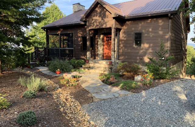Mountain Cabin With All The Amenities Of A Home