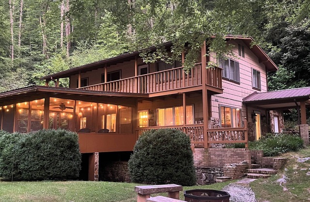 Mountain Lake House - Hot tub, fire pit, fish and swim!