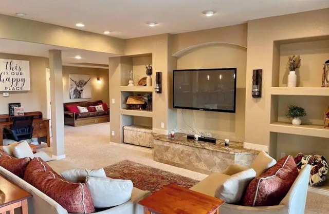 Mountain Luxury and Views Galore Near Palmer Lake
