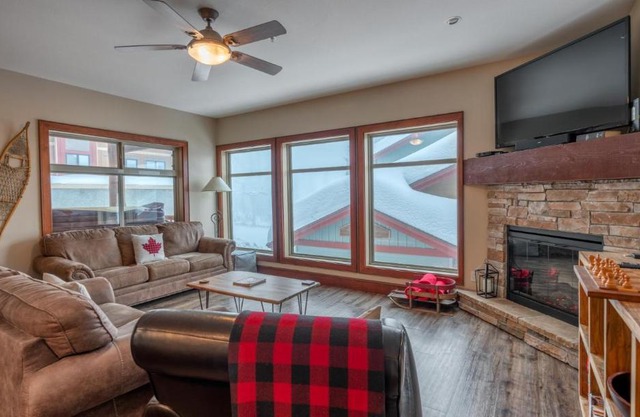 Mountain Time - Spacious w Private Hot Tub and an Amazing View