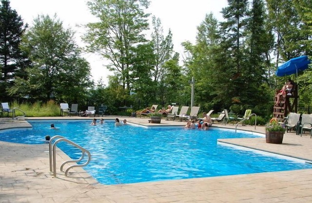 Mountain view condo in Mont-Tremblant