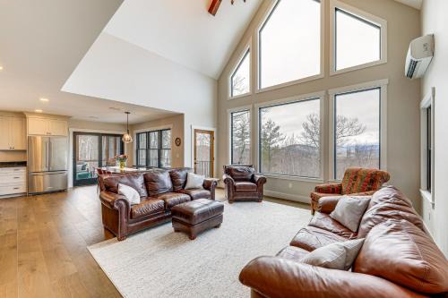 Mountain-View Home in Stoneham with Hot Yoga Studio!