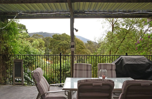 Mountain View Retreat, self contained, private and pet friendly