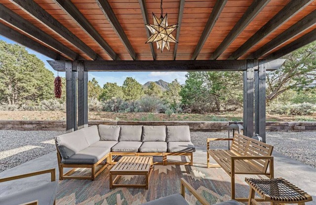 Mountain Views~Secluded Retreat~Taos Haven