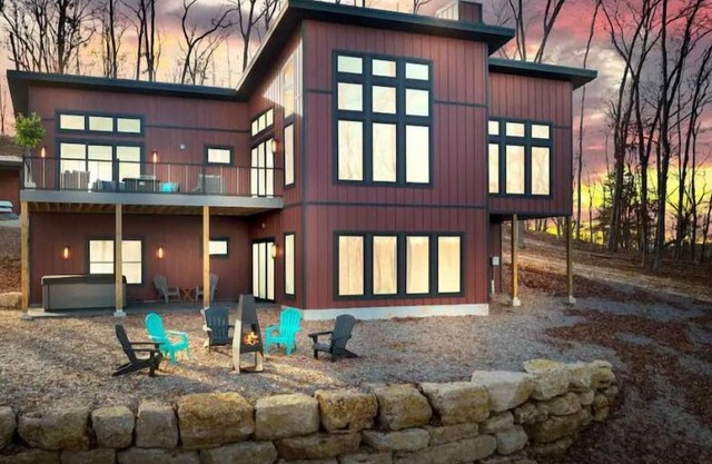Mountaintop living at one of the highest points in Innsbrook!