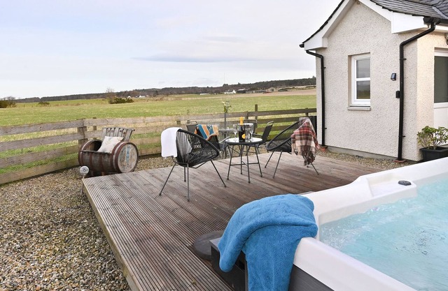 MOUNTVIEW ANNEX, pet friendly, character holiday cottage in Culbokie