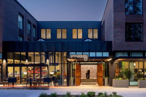Moxy Boulder University