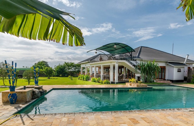 Moyoni Airport Lodge