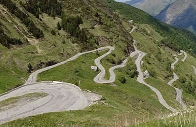 MSK65 Accommodation for 10 in the heart of the Pyrenees Mountains