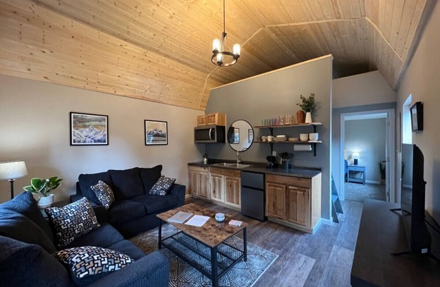 Mt. Marathon Cozy cabin 3 of 3 brand new build