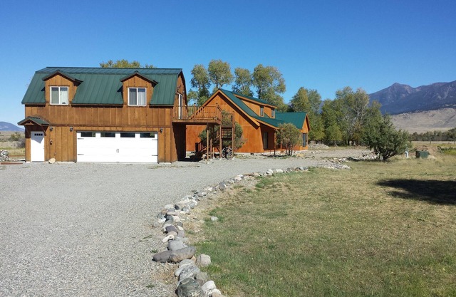 MT Yellowstone River Retreat, by Chico Hot SpringsnCabin 1 bedroom 1 bathroom nn