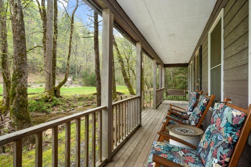 Mulberry Creek by Leatherwood Mountains Resort