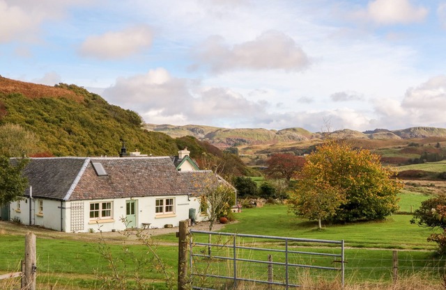 MULLACH, pet friendly, with a garden in Ardfern