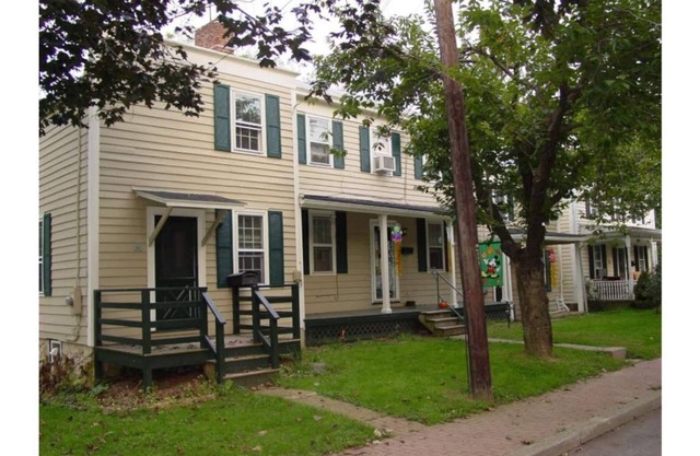 Mulligan House 2 Historic Home Clinton Pets & Kids