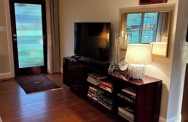 Murfreesboro Mid-Century Modern with AC, WiFi