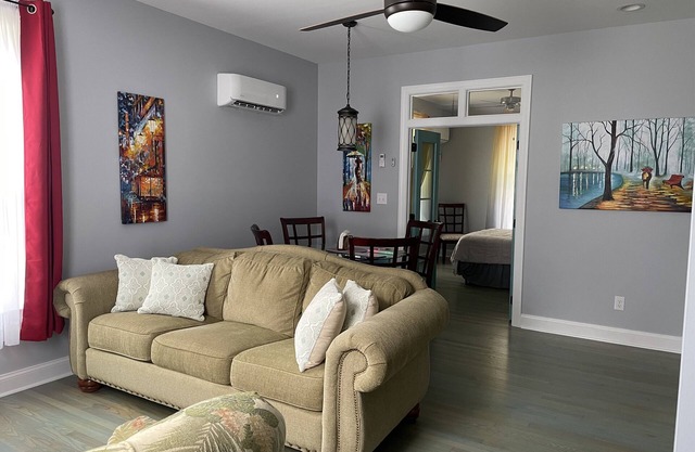 Murphy’s Place 2-bedroom apartment near hiking skiing wineries and breweries.