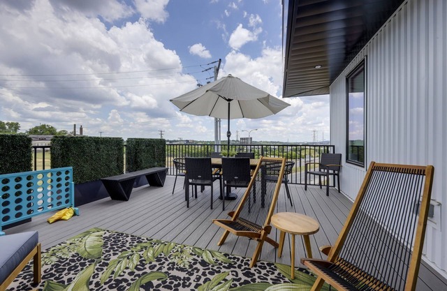 MUSE 1000 sqft Private Deck! Rooftop+Gym, Grill, Elevator, Free St Pk, Walk 2 DT