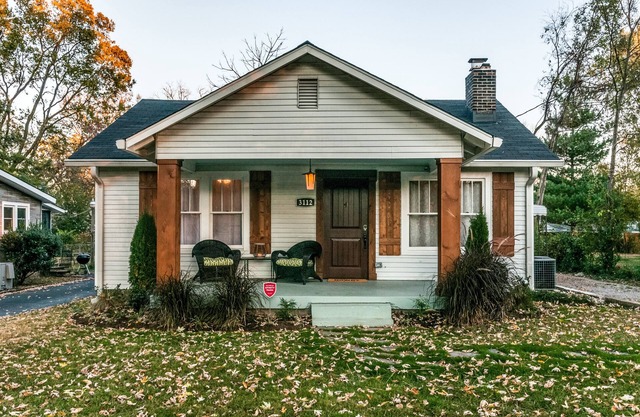 Music City Roost~Nashville Style~ 10 min from Downtown & Music Row!~