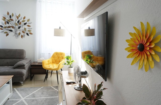 "My Apartment" Flowers with fireplace for up to 10 people