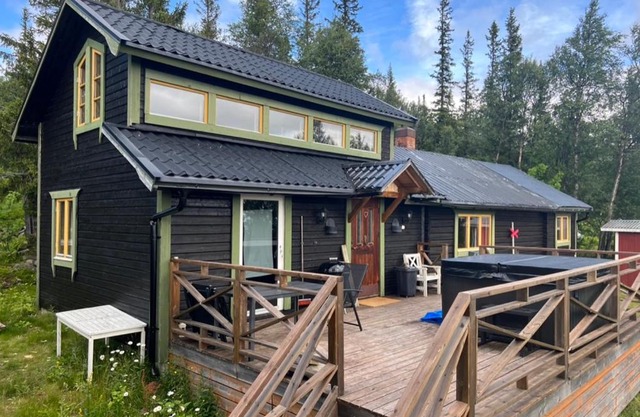 Mysig fjällstuga med direktanslutning till fjället