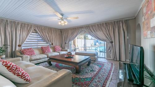 MyZen Guest House -5min to Canal Walk Mall & 5min to Grand West Cassino