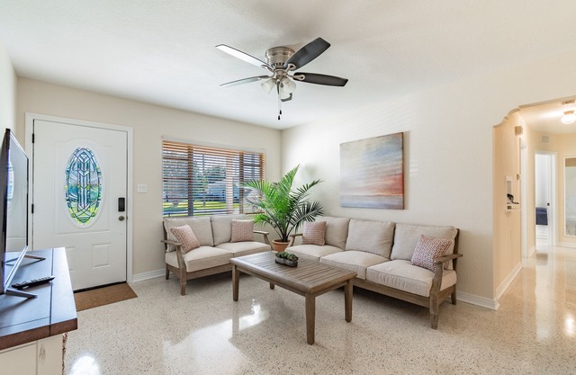 N HYDE PARK, UT, RIVERWALK, AMALIE, RAYMOND JAMES STADIUM, SOHO,MIDTOWN 5 STARS!